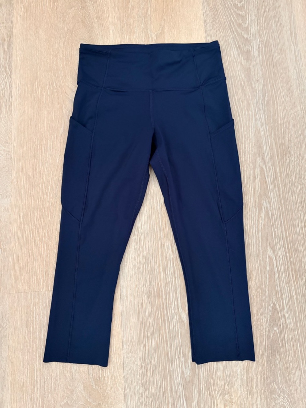 lululemon athletica Navy Mid-Rise Cropped Leggings- Size 6 (SM)